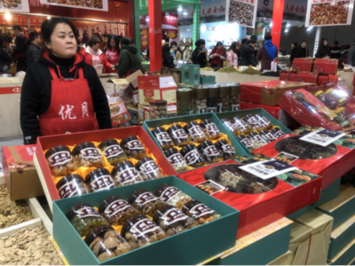 土味兒洋味兒齊上陣，年貨節(jié)休閑食品銷售井噴